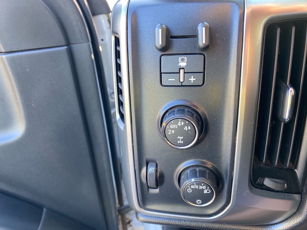 Chevrolet Silverado 1500 4WD Crew Cab 143.5" LT w/1LT 2015