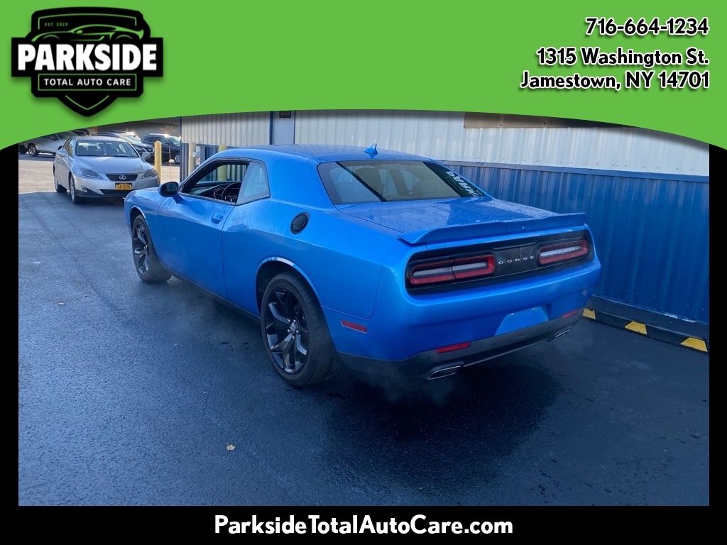 Dodge Challenger 2dr Cpe SXT Plus 2015