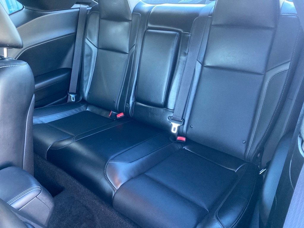 Dodge Challenger 2dr Cpe SXT Plus 2015