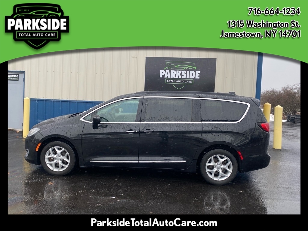 Chrysler Pacifica Touring-L FWD 2017