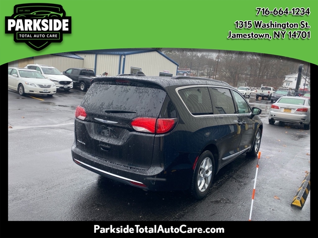 Chrysler Pacifica Touring-L FWD 2017