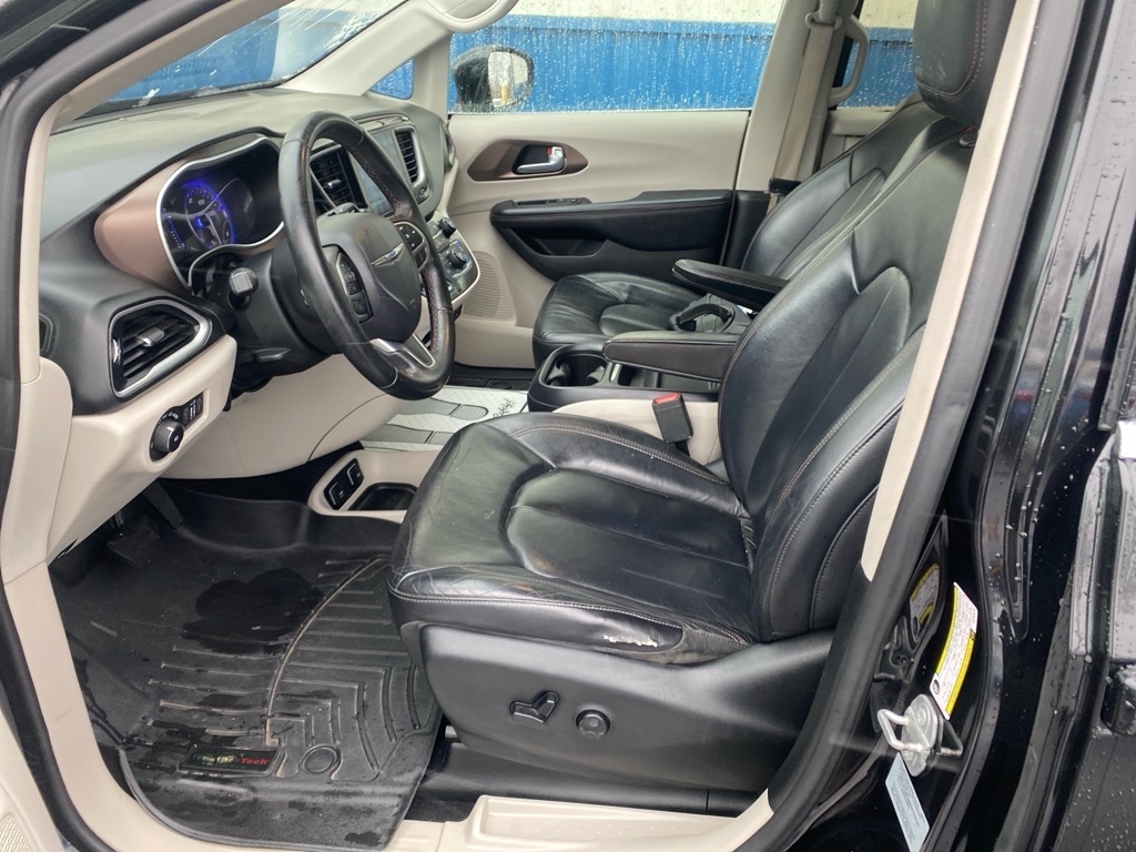 Chrysler Pacifica Touring-L FWD 2017