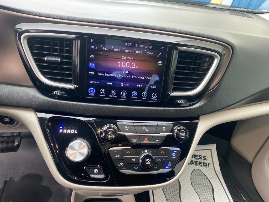 Chrysler Pacifica Touring-L FWD 2017