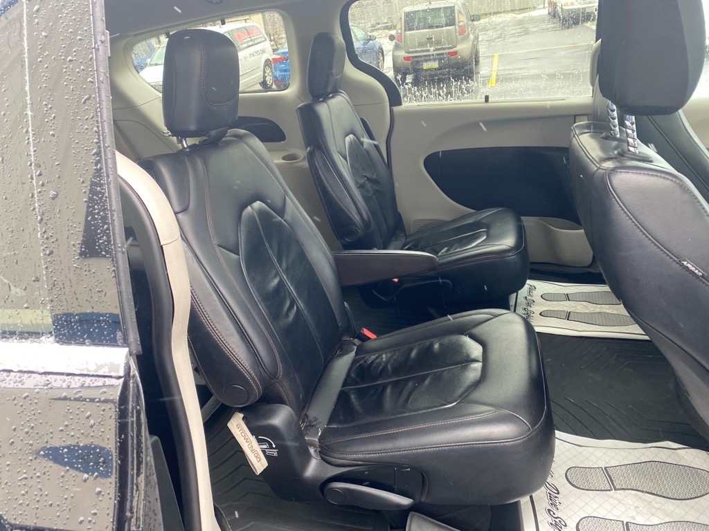 Chrysler Pacifica Touring-L FWD 2017