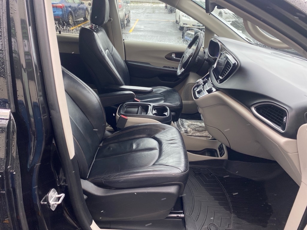 Chrysler Pacifica Touring-L FWD 2017