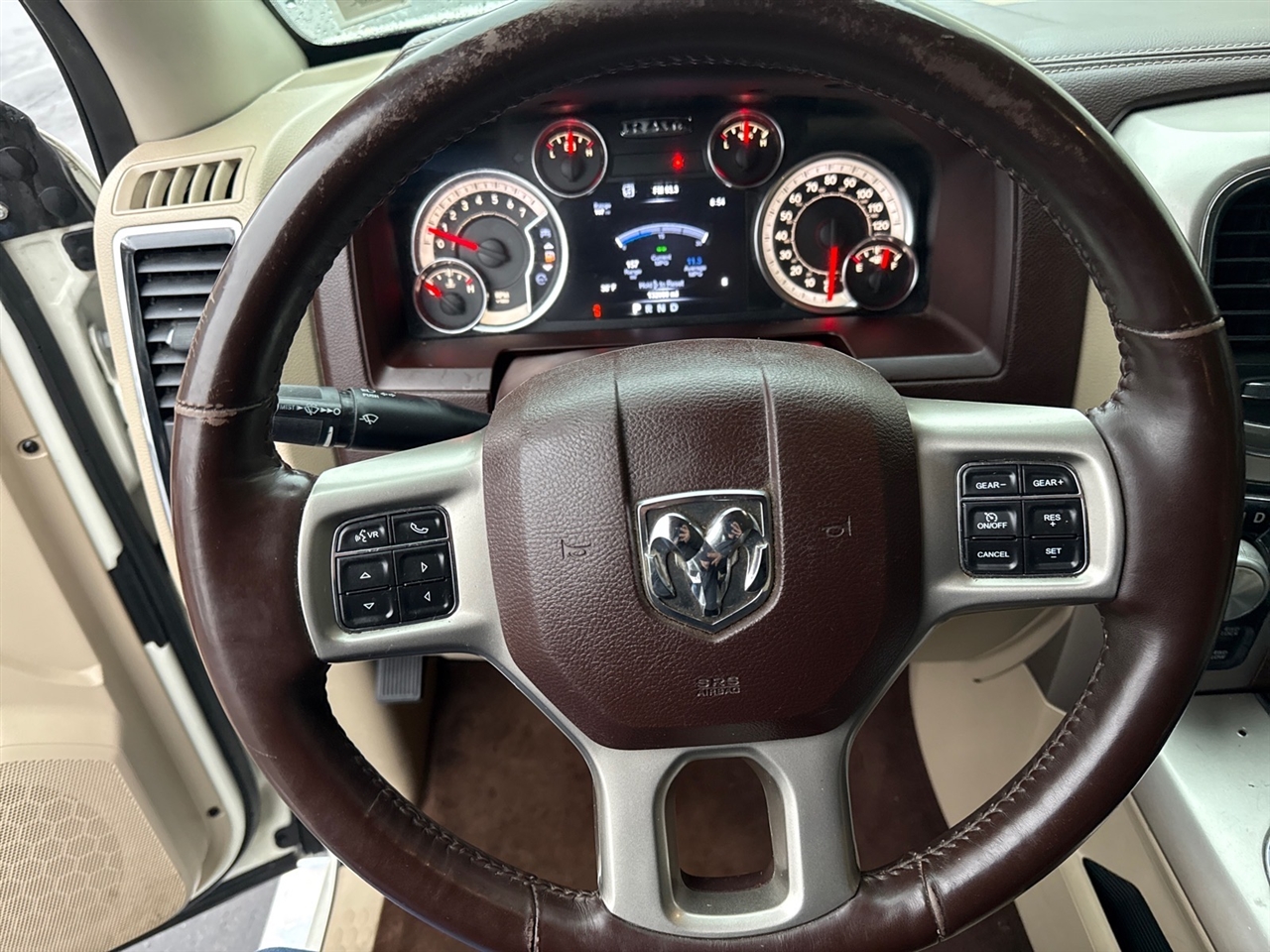 RAM 1500 Laramie Crew Cab SWB 4WD 2017