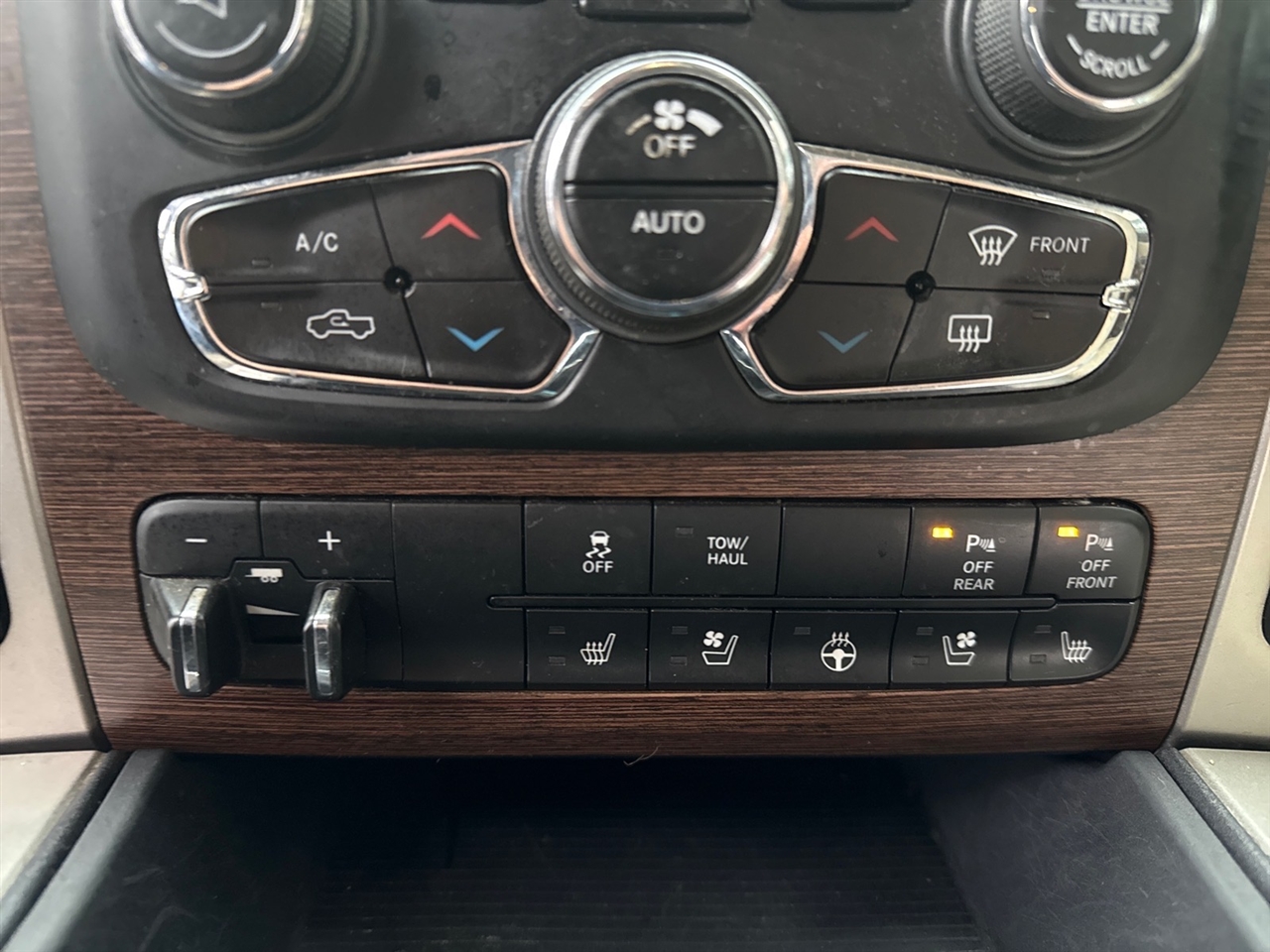 RAM 1500 Laramie Crew Cab SWB 4WD 2017