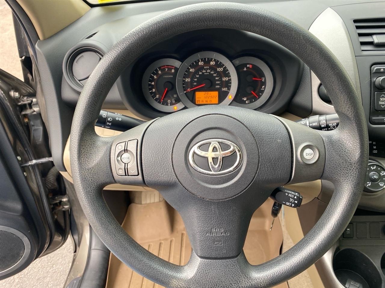 Toyota RAV4 Base I4 4WD 2012