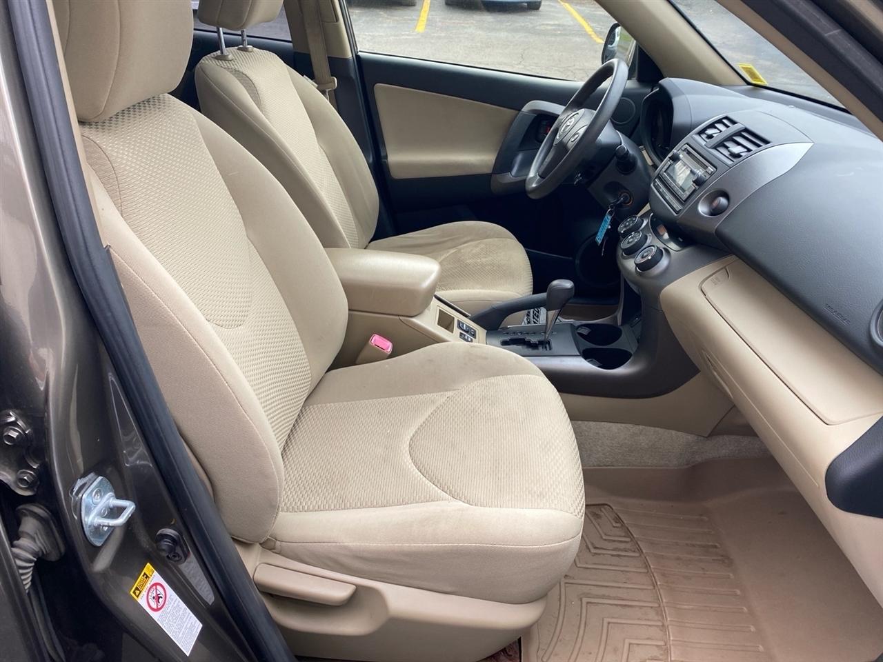 Toyota RAV4 Base I4 4WD 2012