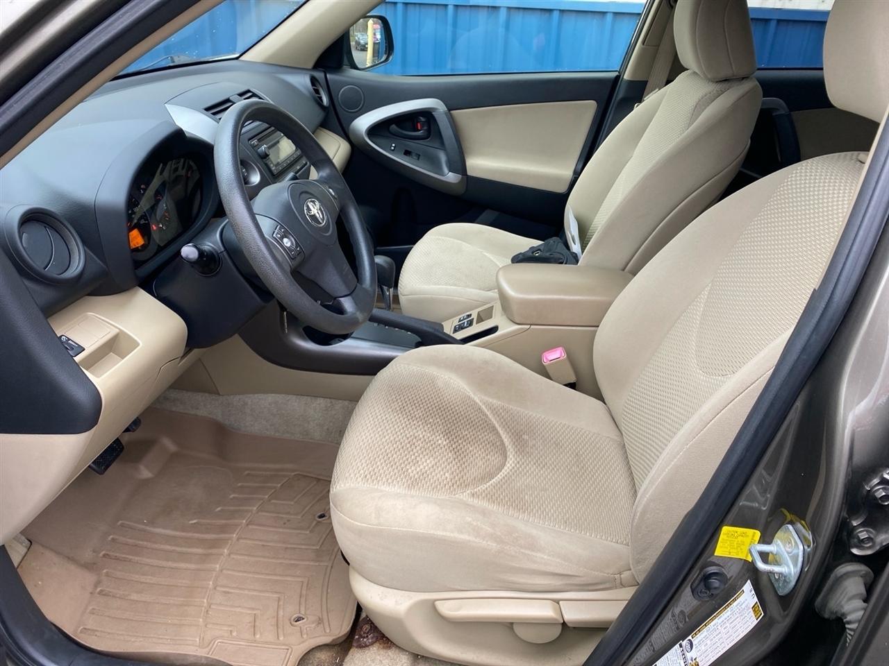 Toyota RAV4 Base I4 4WD 2012