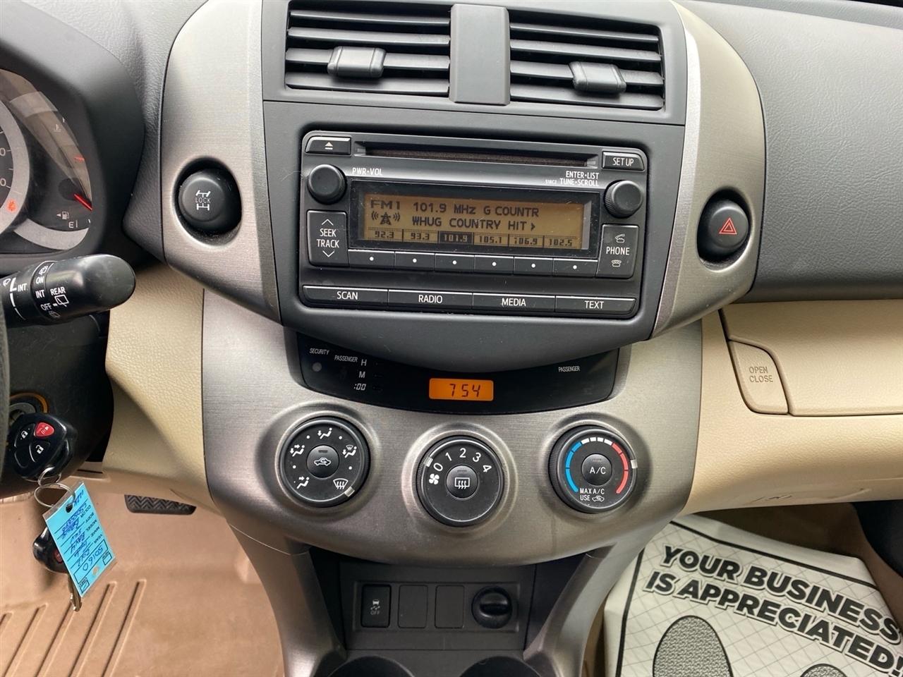 Toyota RAV4 Base I4 4WD 2012