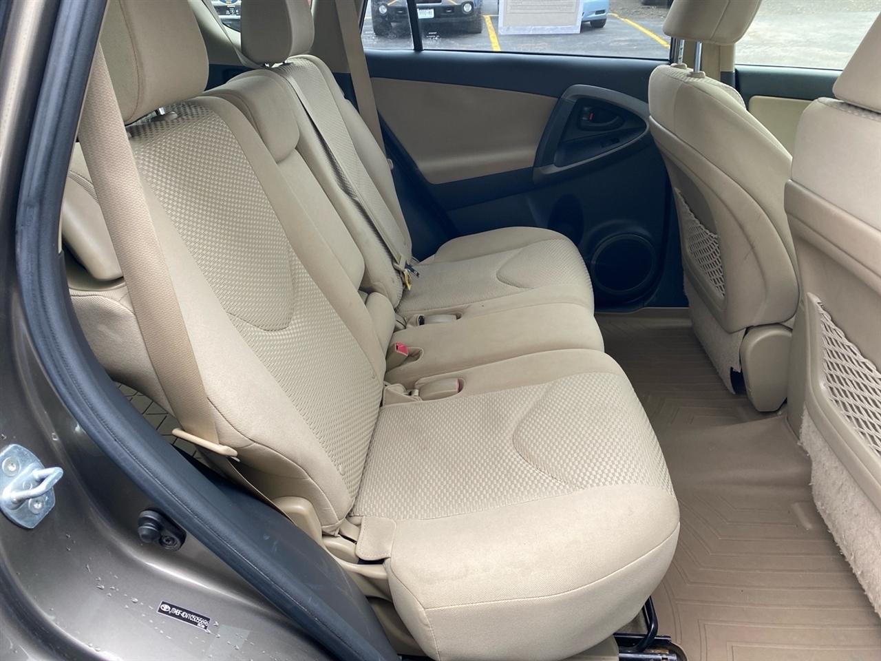 Toyota RAV4 Base I4 4WD 2012