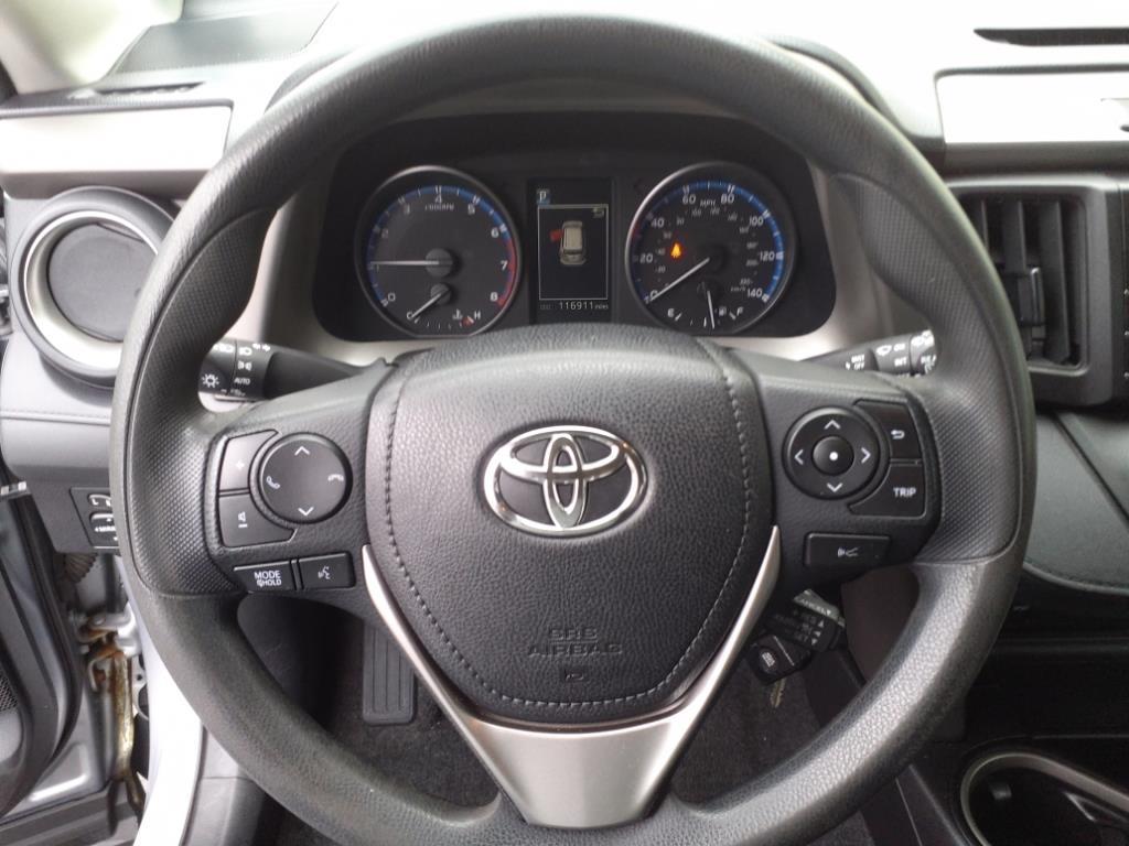 Toyota RAV4 LE AWD 2017