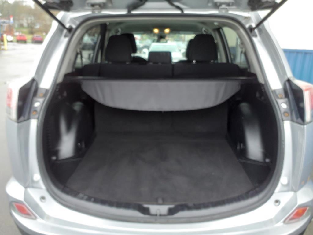 Toyota RAV4 LE AWD 2017