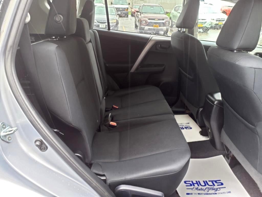 Toyota RAV4 LE AWD 2017