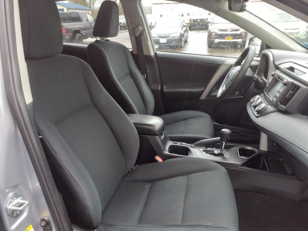 Toyota RAV4 LE AWD 2017