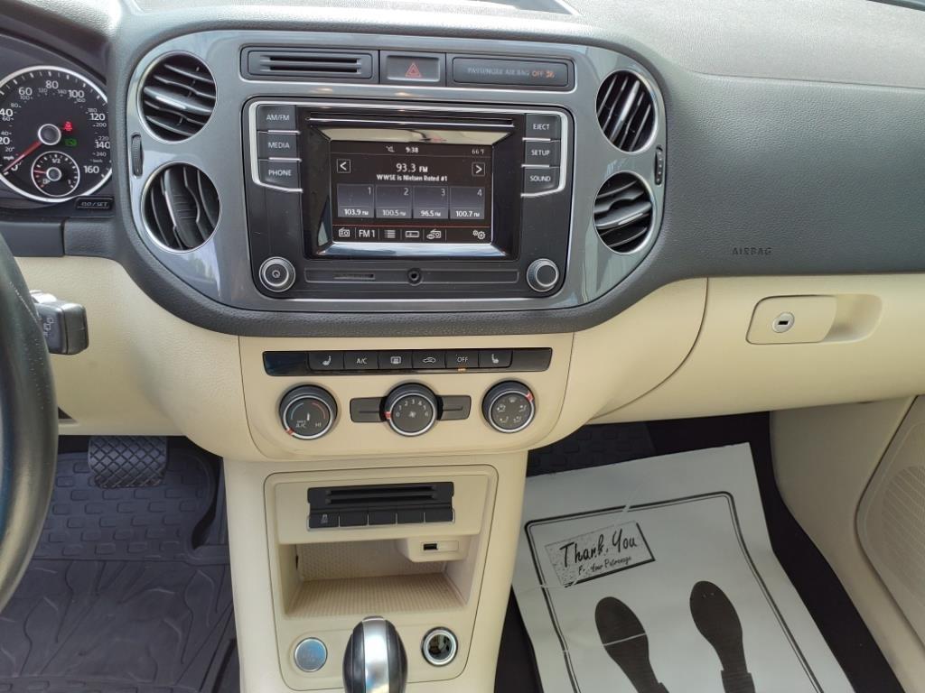 Volkswagen Tiguan SE 2016