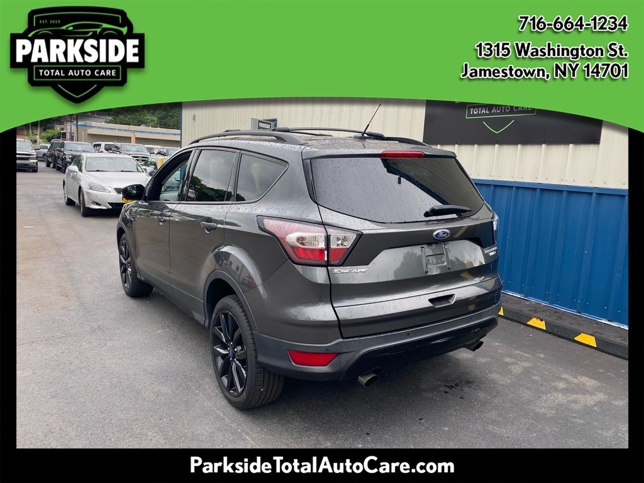 Ford Escape Titanium 4WD 2017