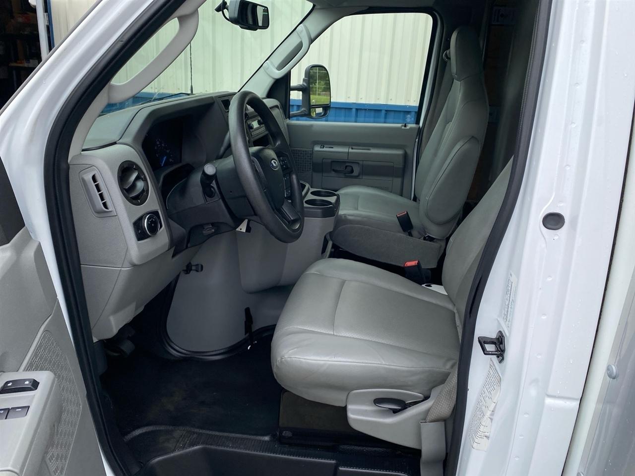 Ford Econoline E-450 2024