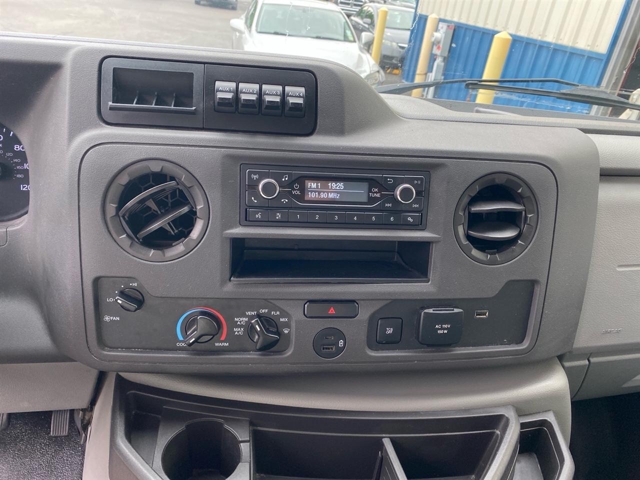 Ford Econoline E-450 2024