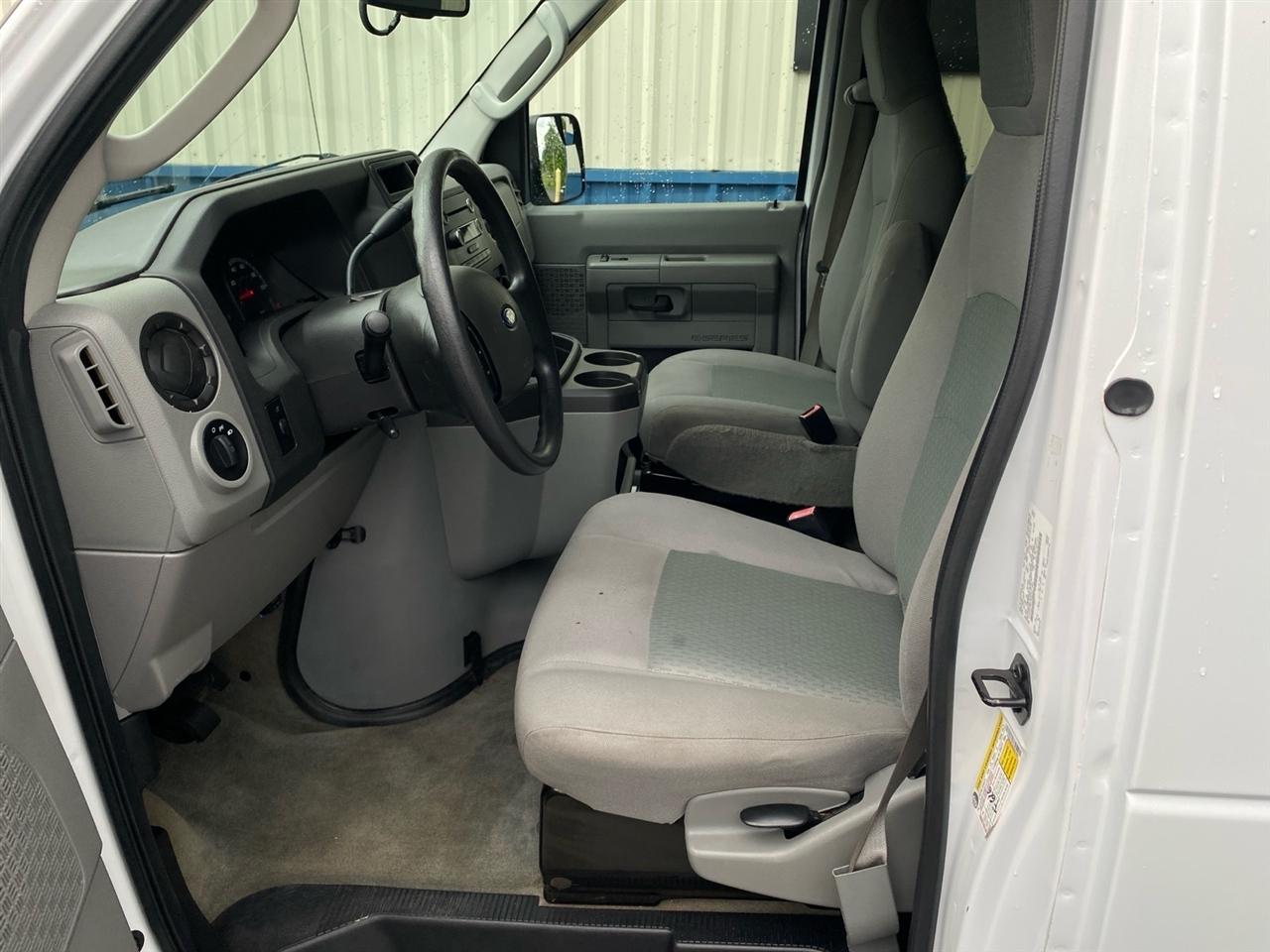 Ford Econoline E-350 XL Super Duty 2014