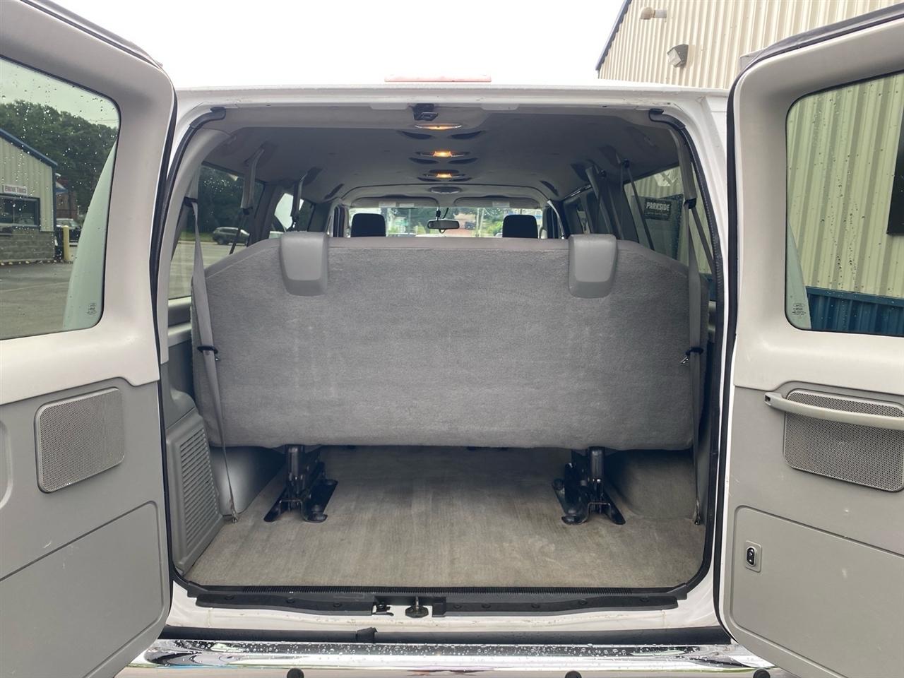 Ford Econoline E-350 XL Super Duty 2014