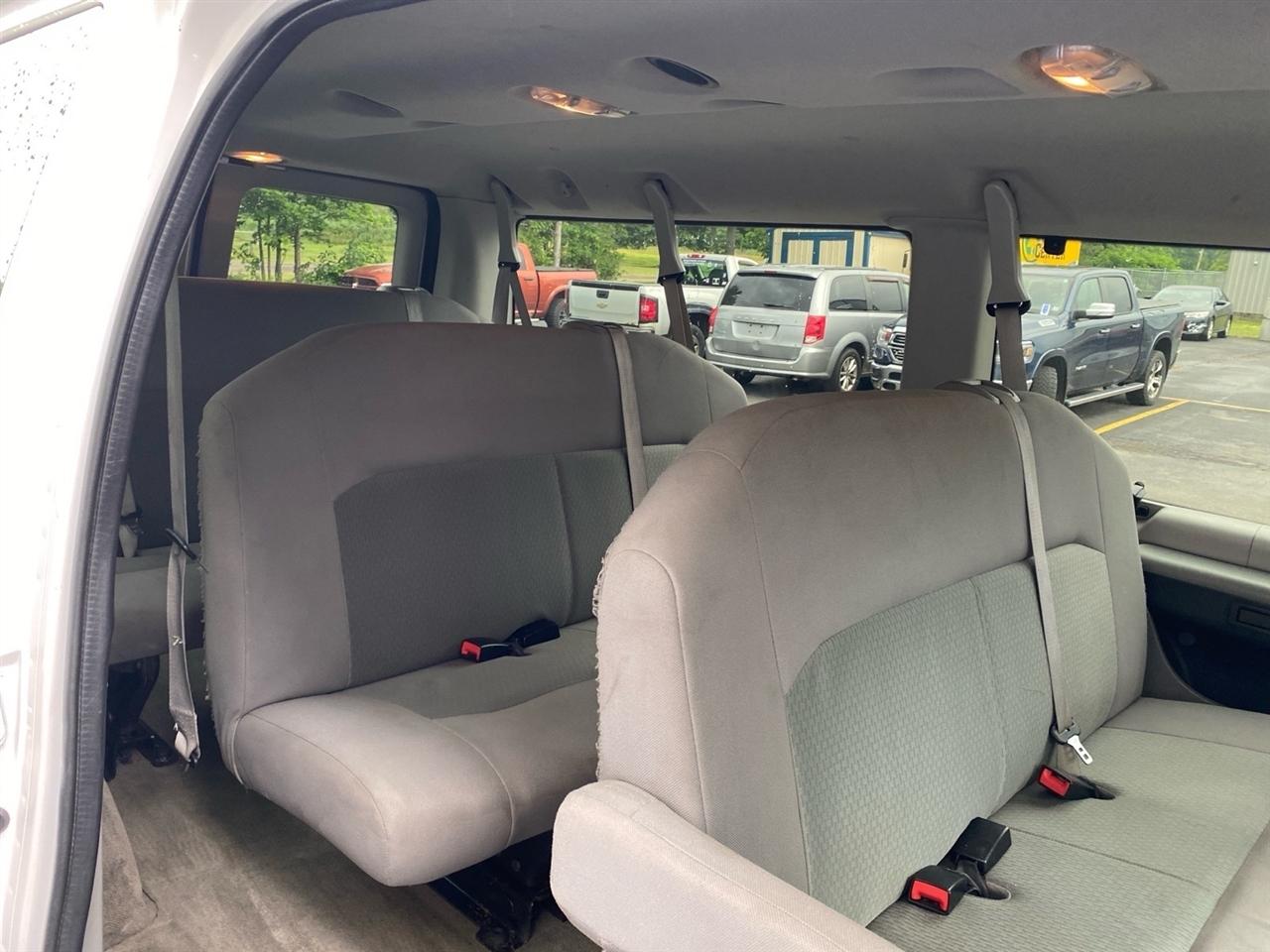 Ford Econoline E-350 XL Super Duty 2014
