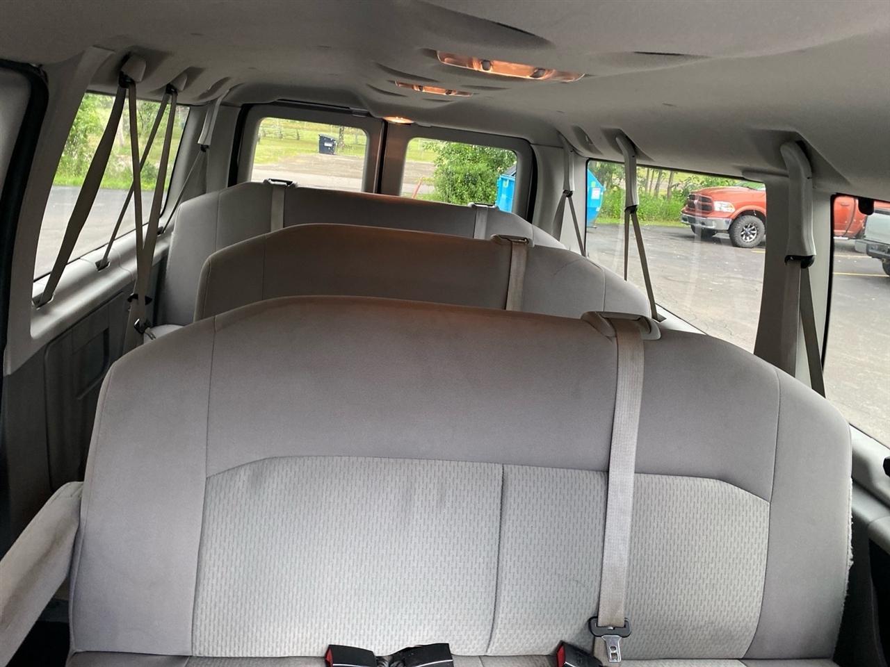 Ford Econoline E-350 XL Super Duty 2014