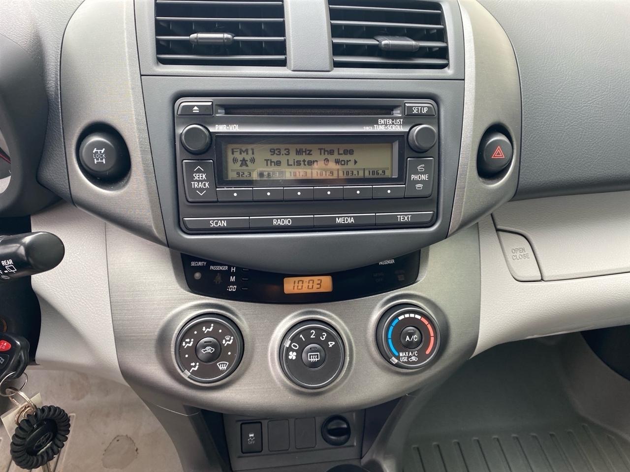Toyota RAV4 Base I4 4WD 2012