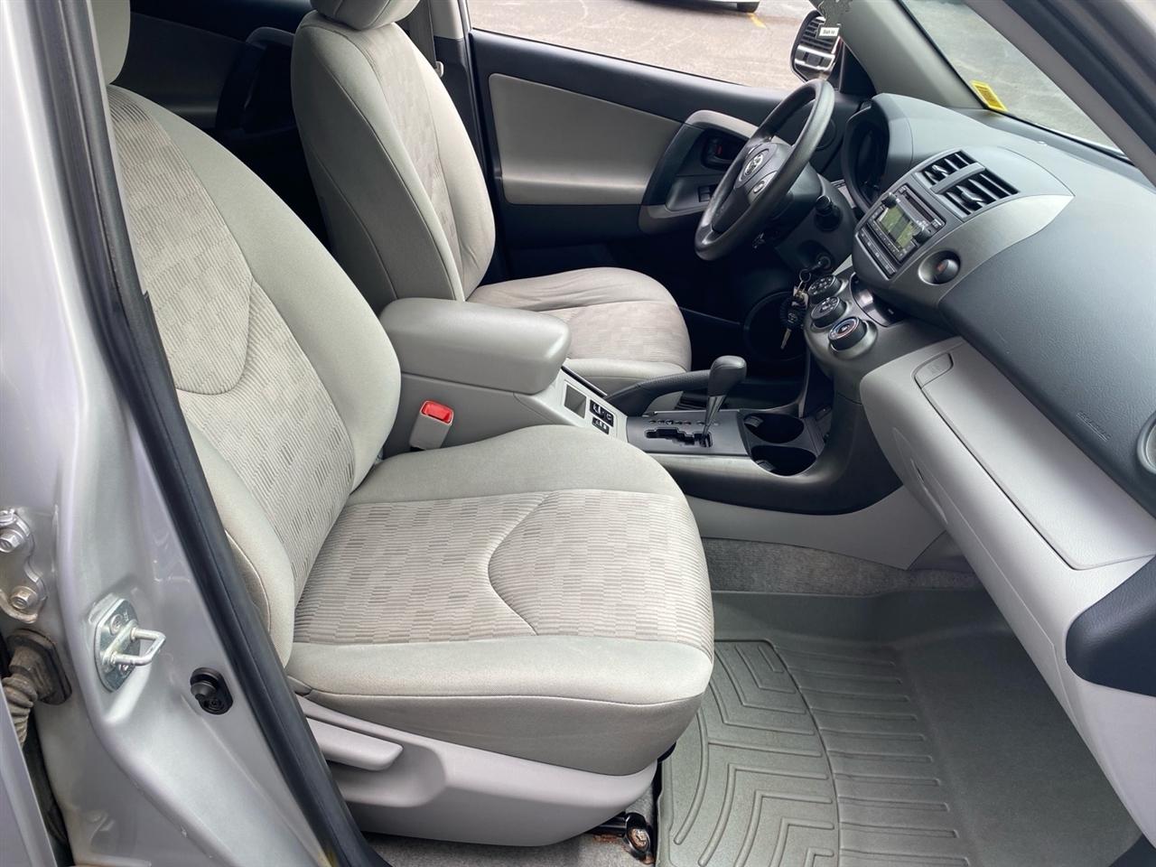 Toyota RAV4 Base I4 4WD 2012