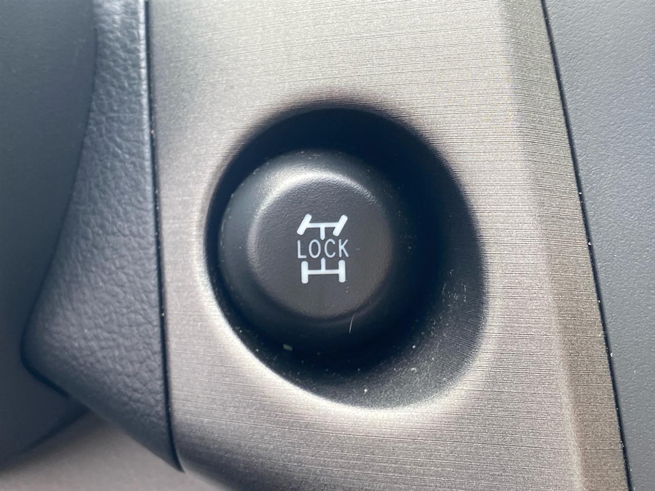 Toyota RAV4 Base I4 4WD 2012