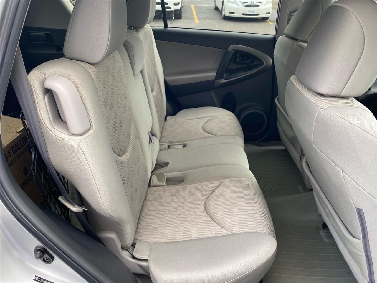 Toyota RAV4 Base I4 4WD 2012