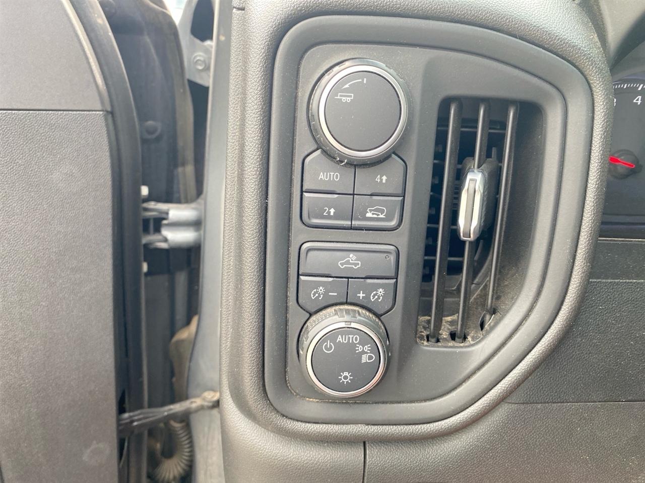 Chevrolet Silverado 1500 4WD Crew Cab 147" Custom 2020