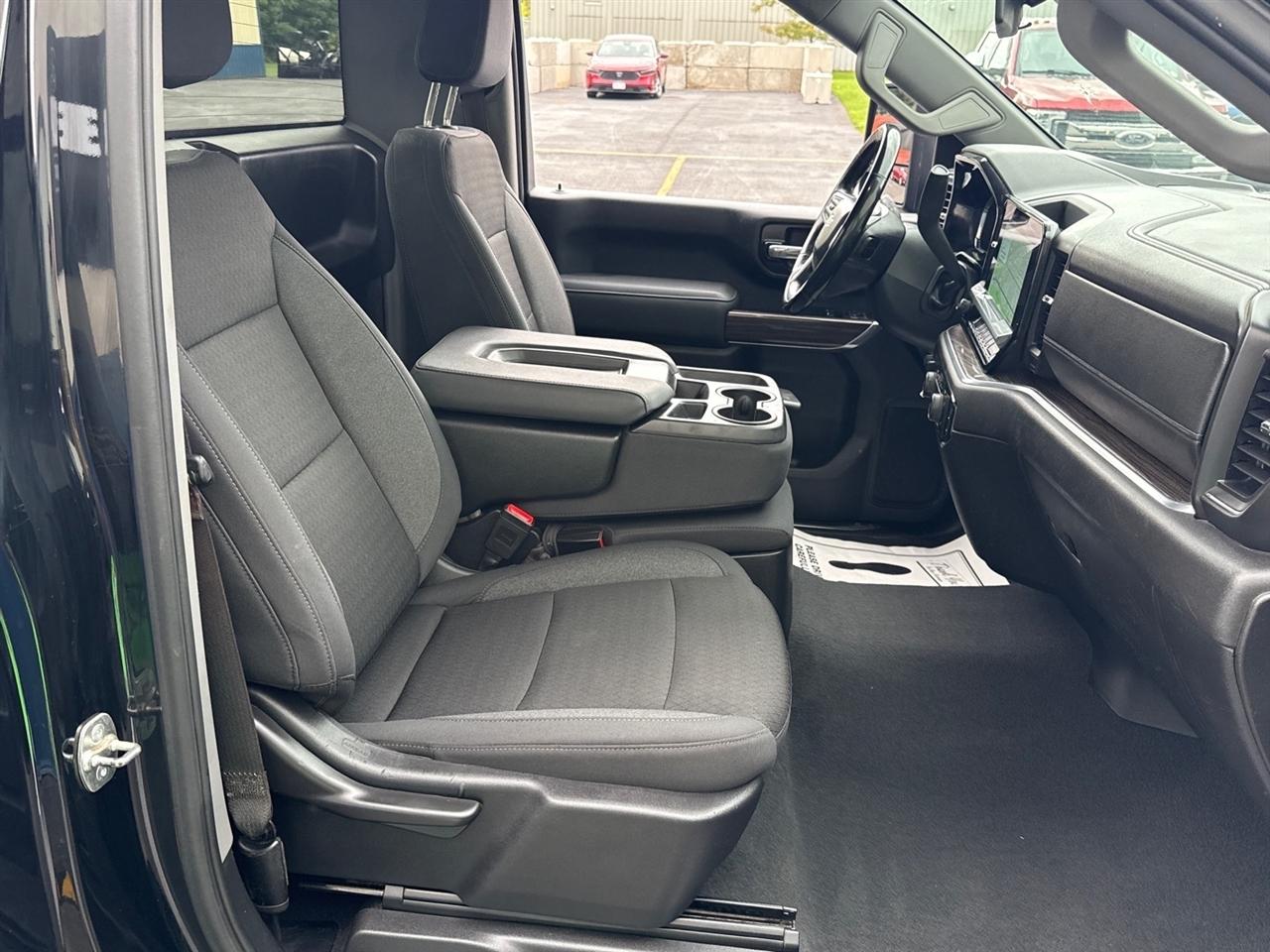 Chevrolet Silverado 2500HD 4WD Reg Cab 142" LT 2025