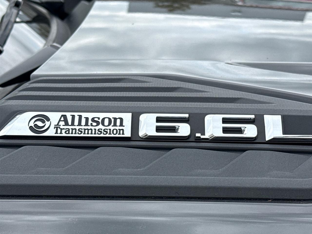 Chevrolet Silverado 2500HD 4WD Reg Cab 142" LT 2025