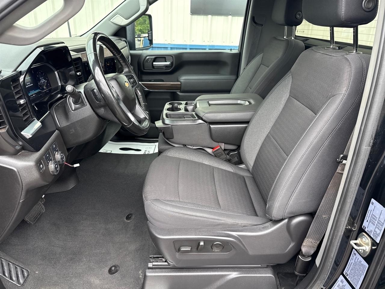 Chevrolet Silverado 2500HD 4WD Reg Cab 142" LT 2025