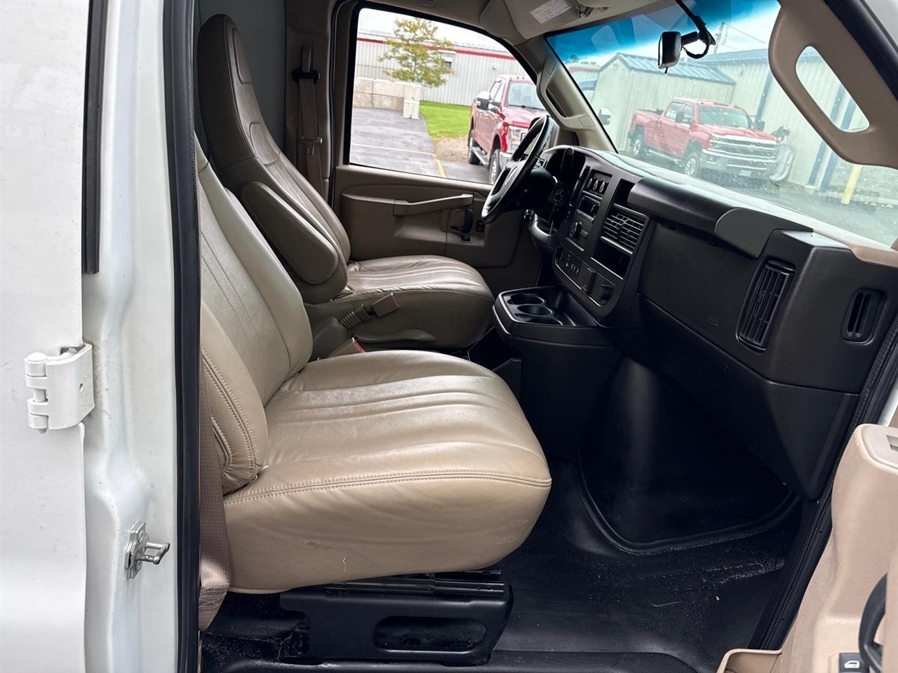 Chevrolet Express Cargo Van RWD 3500 135" 2023