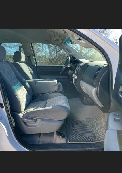 Toyota Tundra Tundra-Grade 5.7L Double Cab 2WD 2010