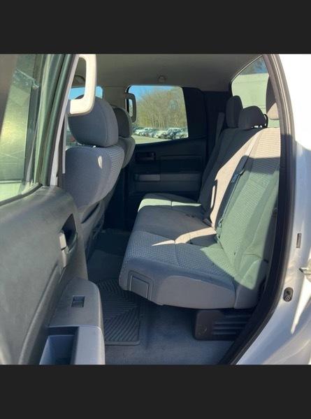 Toyota Tundra Tundra-Grade 5.7L Double Cab 2WD 2010