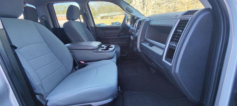 RAM 1500 Tradesman Quad Cab 4WD 2017