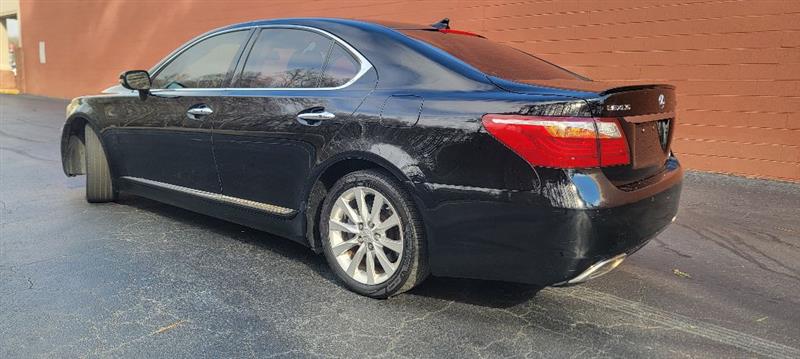 Lexus LS 460 Luxury Sedan AWD 2010