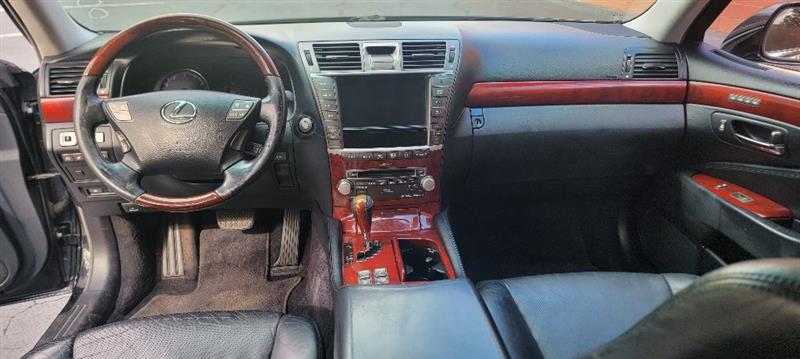 Lexus LS 460 Luxury Sedan AWD 2010