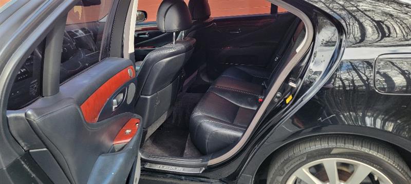 Lexus LS 460 Luxury Sedan AWD 2010