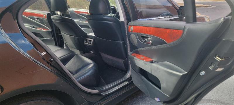 Lexus LS 460 Luxury Sedan AWD 2010