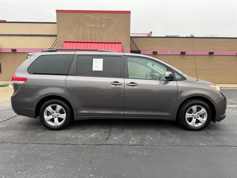 Toyota Sienna LE FWD 8-Passenger V6 2014