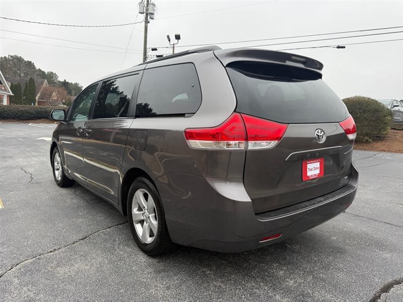 Toyota Sienna LE FWD 8-Passenger V6 2014