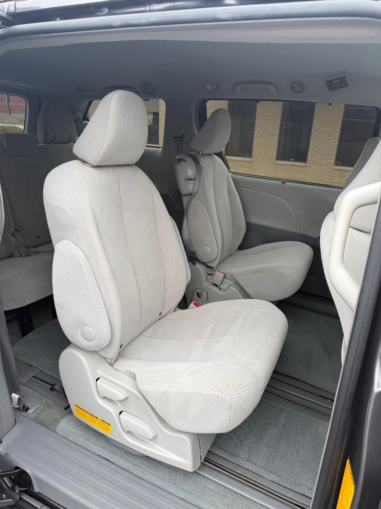 Toyota Sienna LE FWD 8-Passenger V6 2014