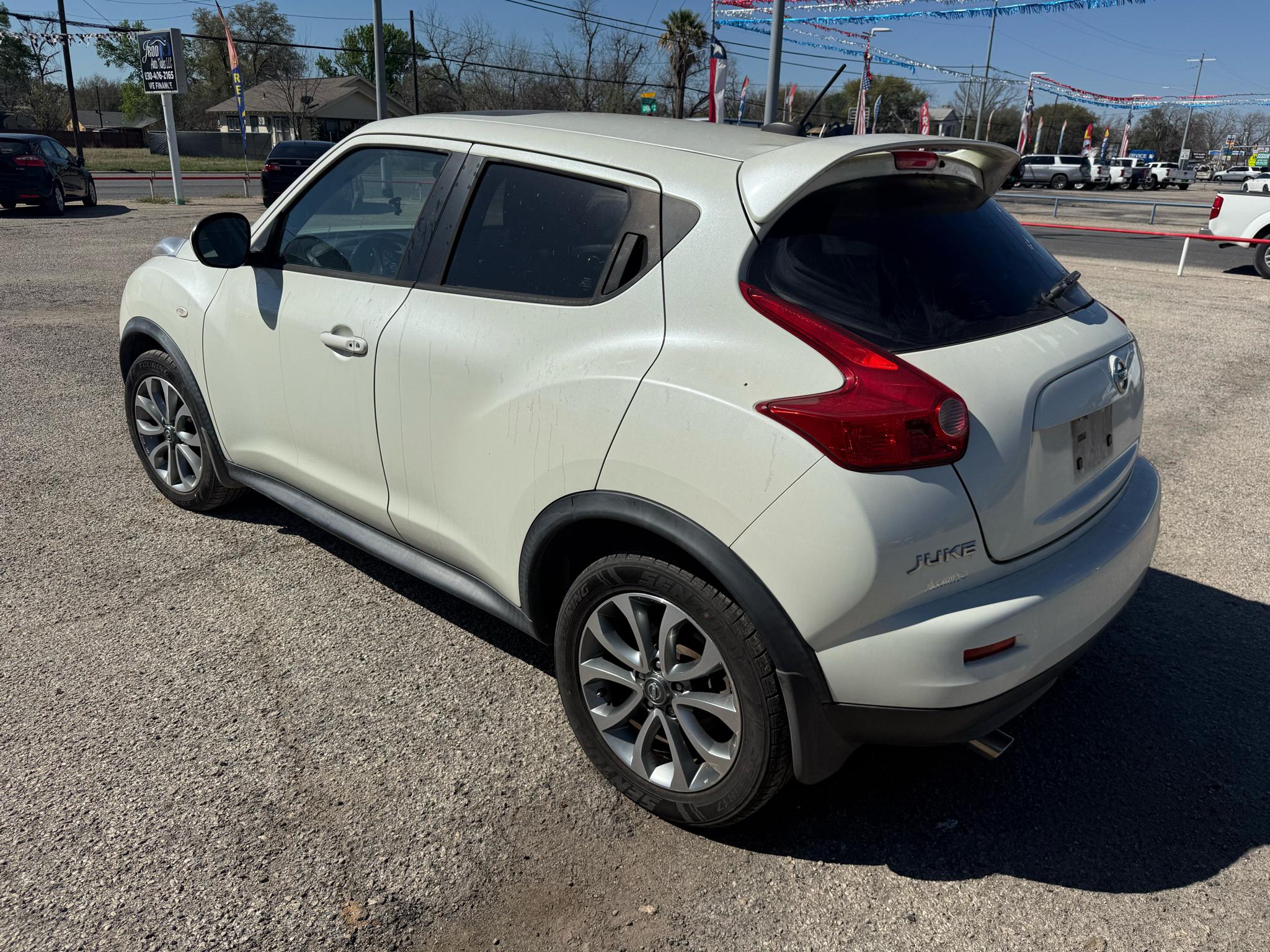 Nissan Juke S FWD 2012
