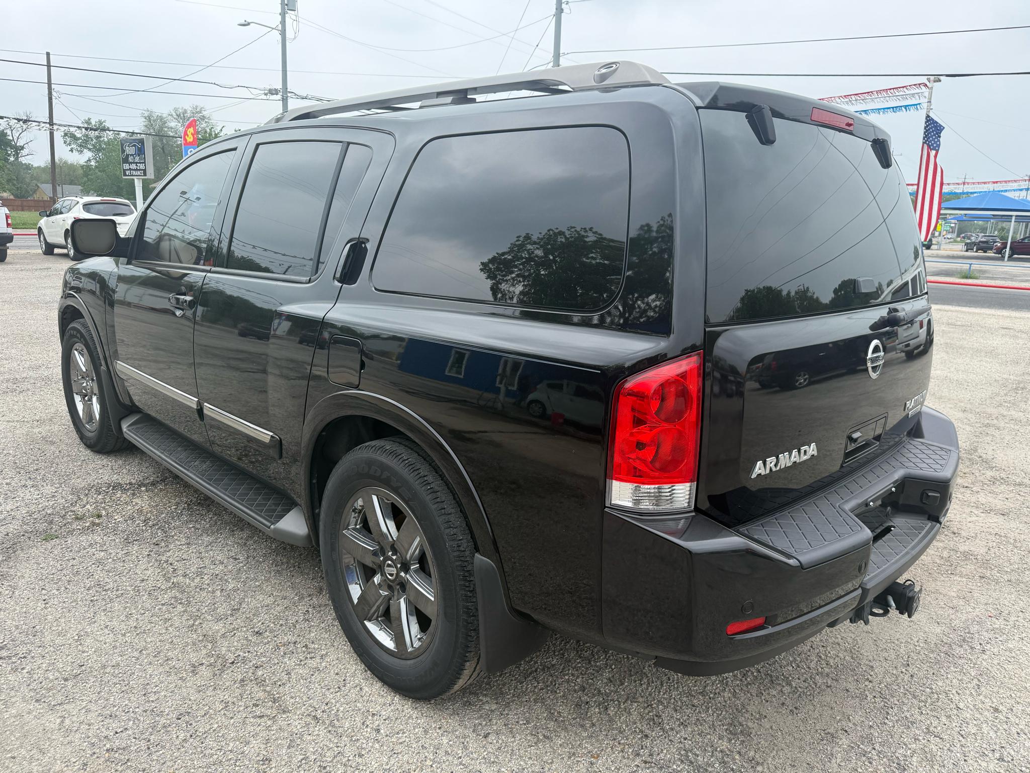 Nissan Armada Platinum 2WD 2014