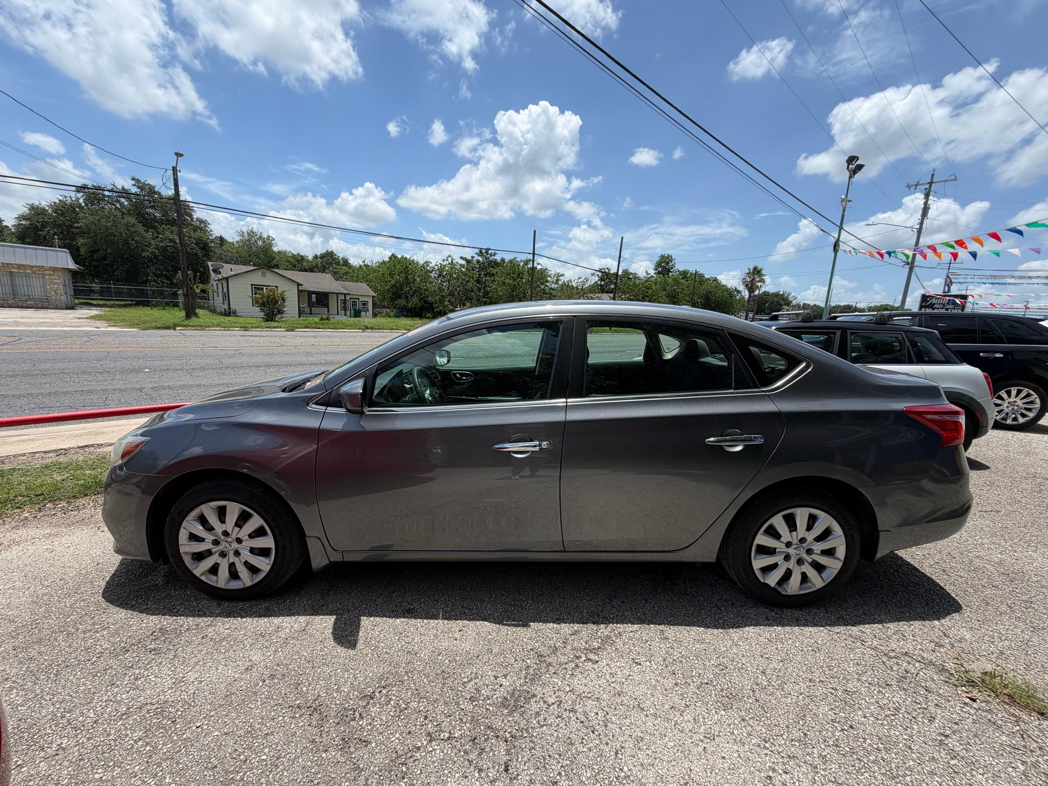 Nissan Sentra S 6MT 2017